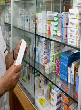 صيادلة المغرب يحذرون من تداعيات فتح رأس مال الصيدليات ..