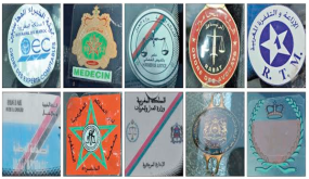 وضع الشارات على زجاج السيارات غير مؤسس على نص قانوني صريح