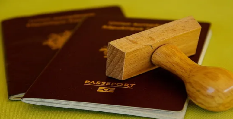 المحكمة تلغي قرار ادارة الرئيس ترامب حول تأشيرات الهجرة ..