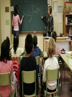 إنهاء العمل ببرنامج تدريس اللغة العربية في مدارس اقليم الاندلس الاسباني ..