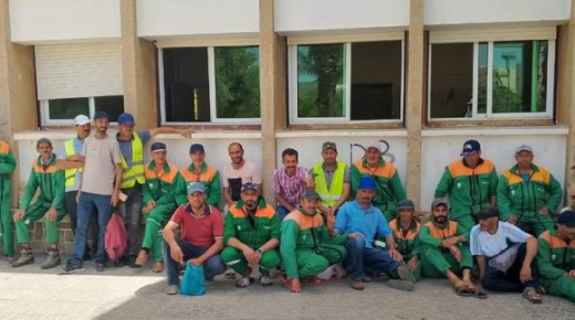 تازة:بسبب عدم صرف رواتبهم عمال المساحات الخضراء في وقفة احتجاجية